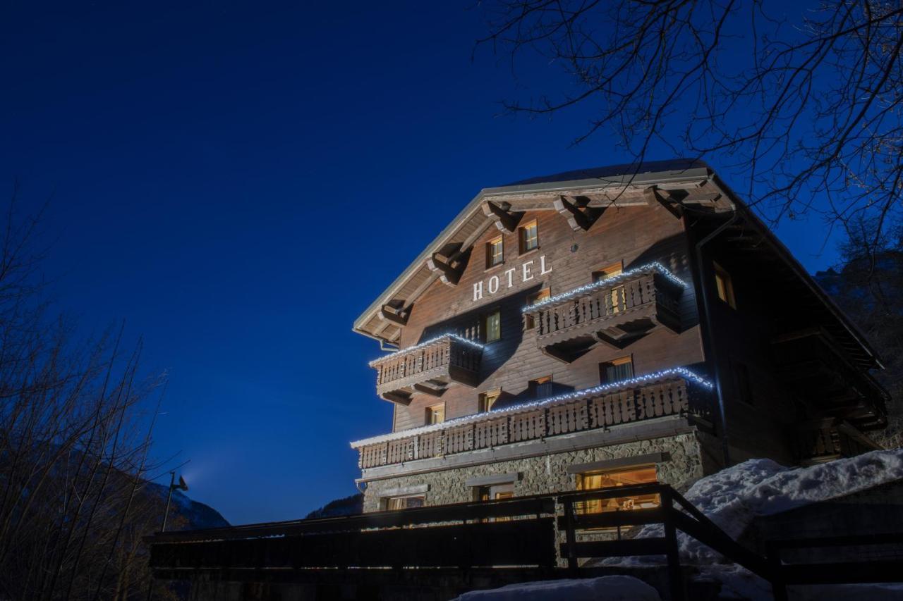 Hotel Rascard Valtournenche Bagian luar foto