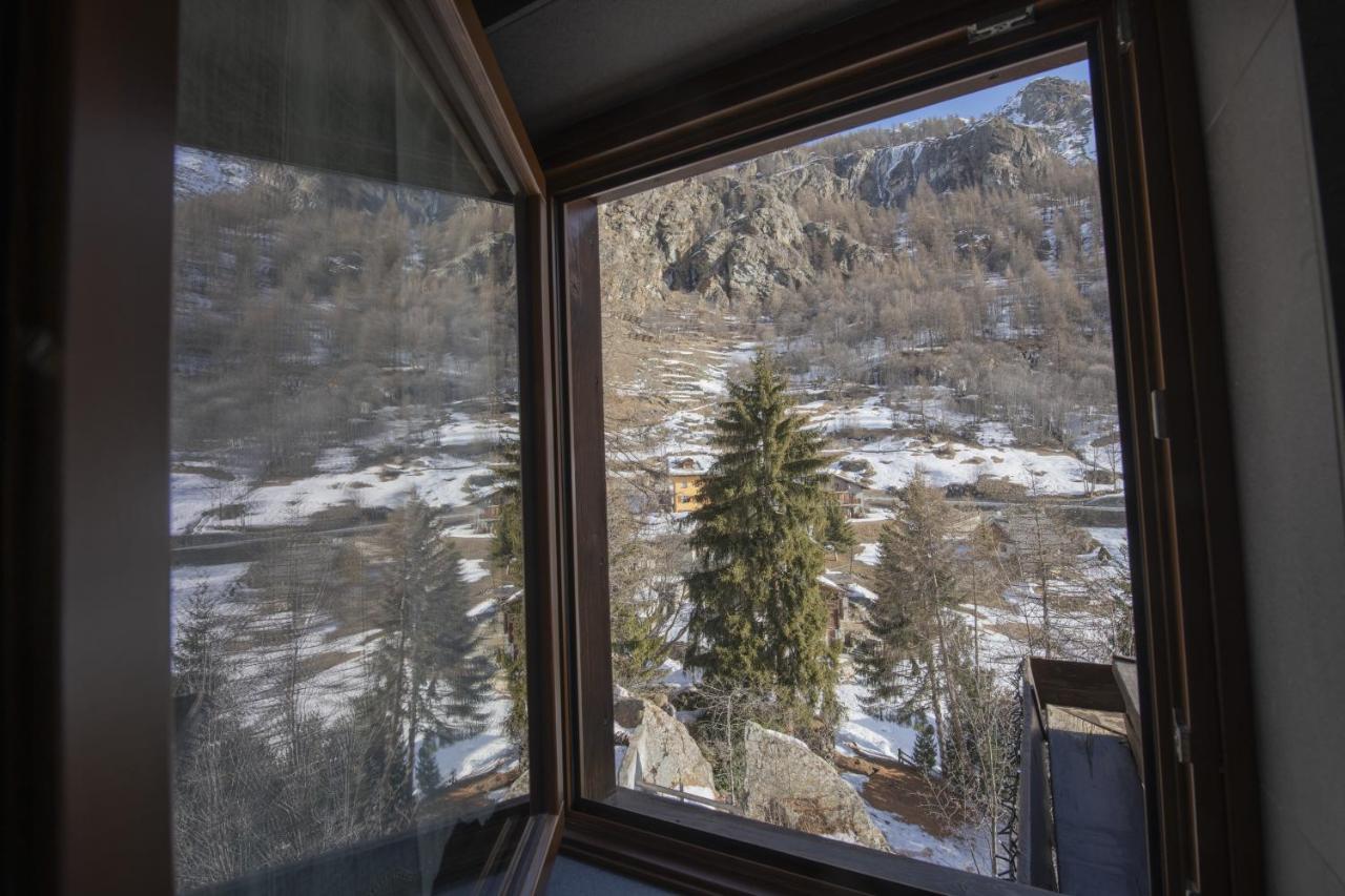 Hotel Rascard Valtournenche Bagian luar foto