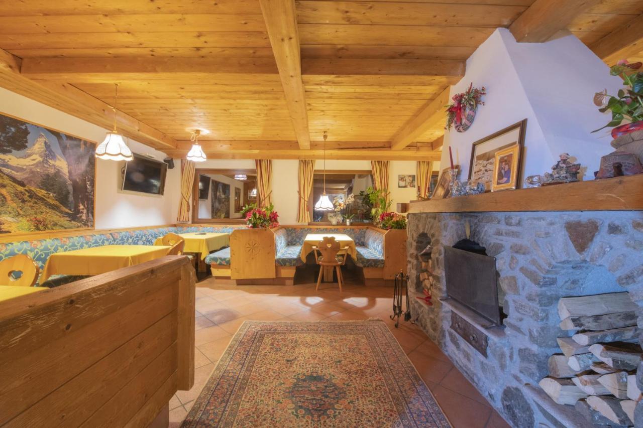 Hotel Rascard Valtournenche Bagian luar foto