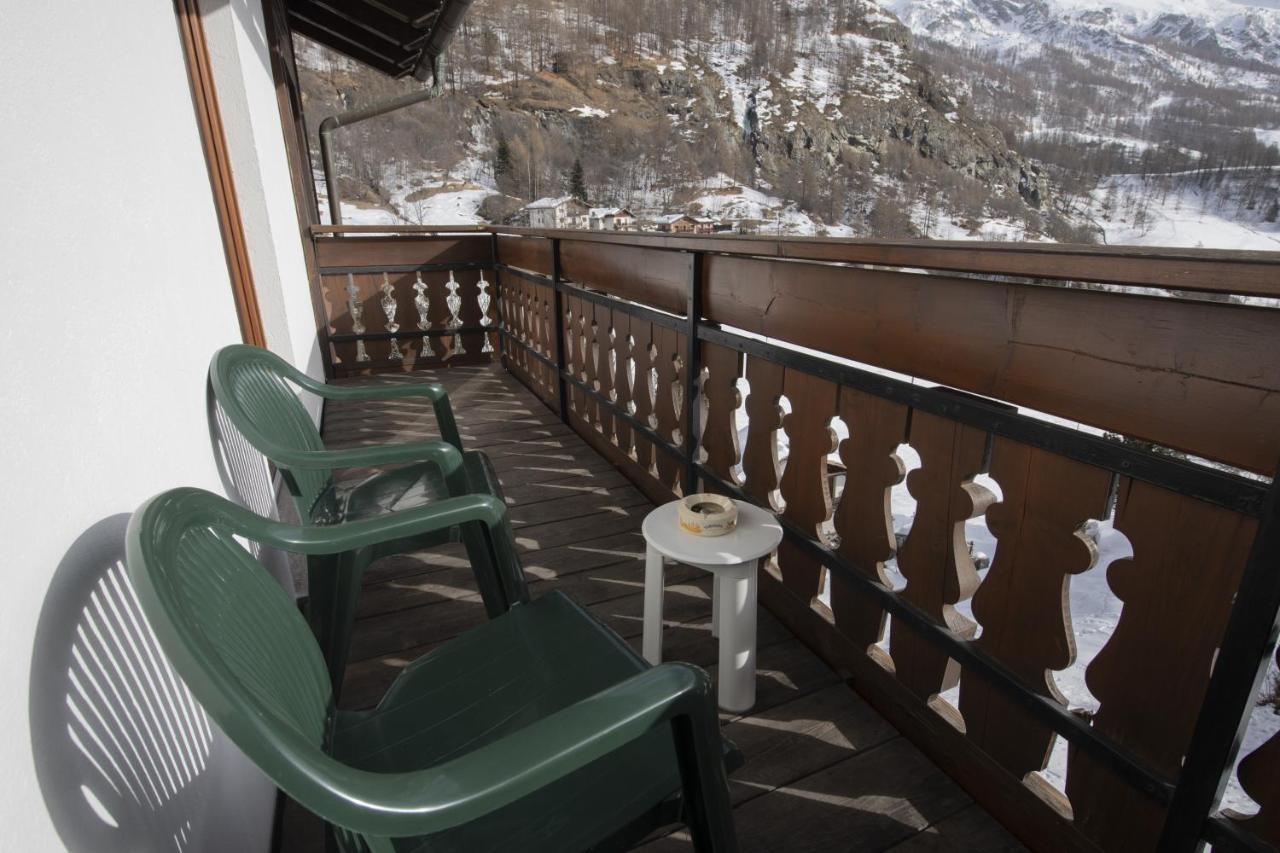 Hotel Rascard Valtournenche Bagian luar foto