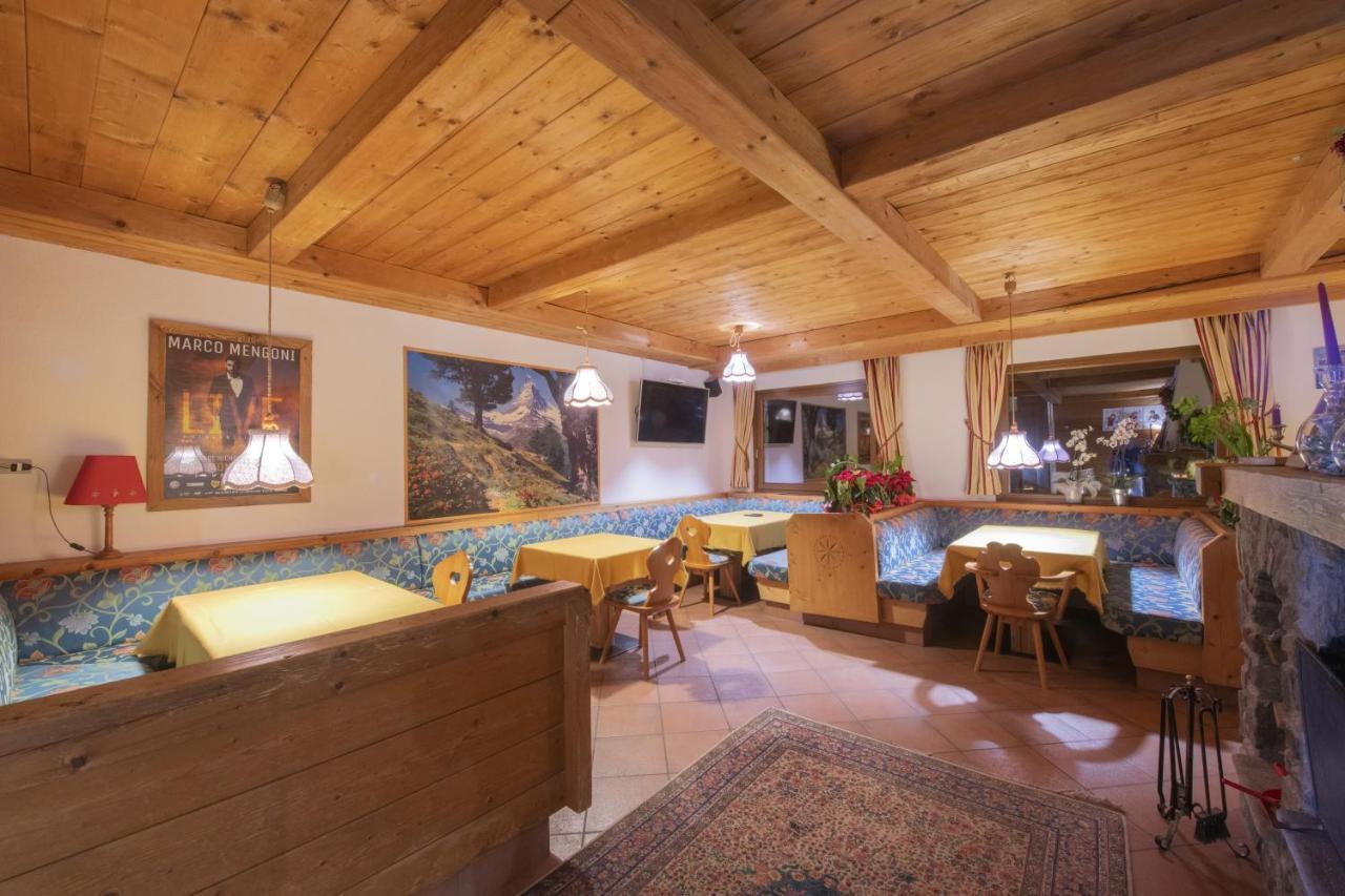 Hotel Rascard Valtournenche Bagian luar foto