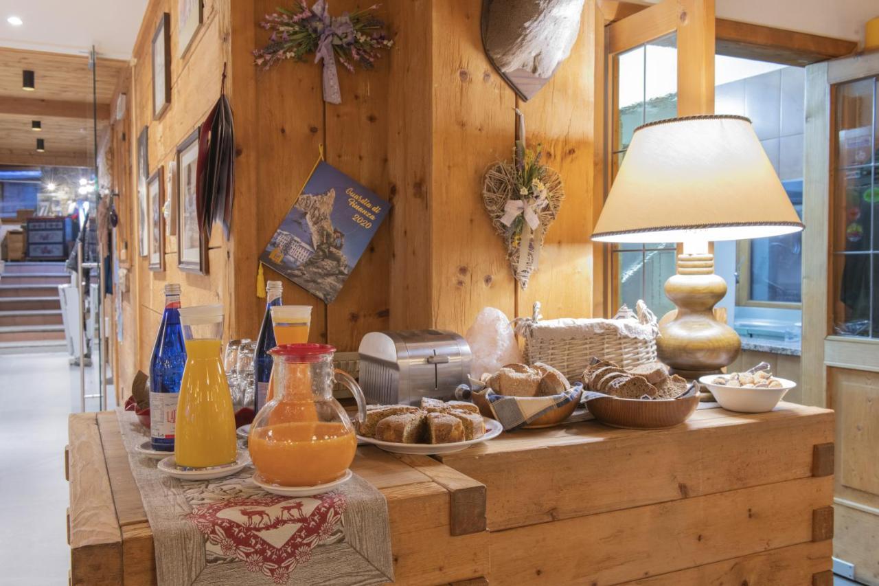 Hotel Rascard Valtournenche Bagian luar foto